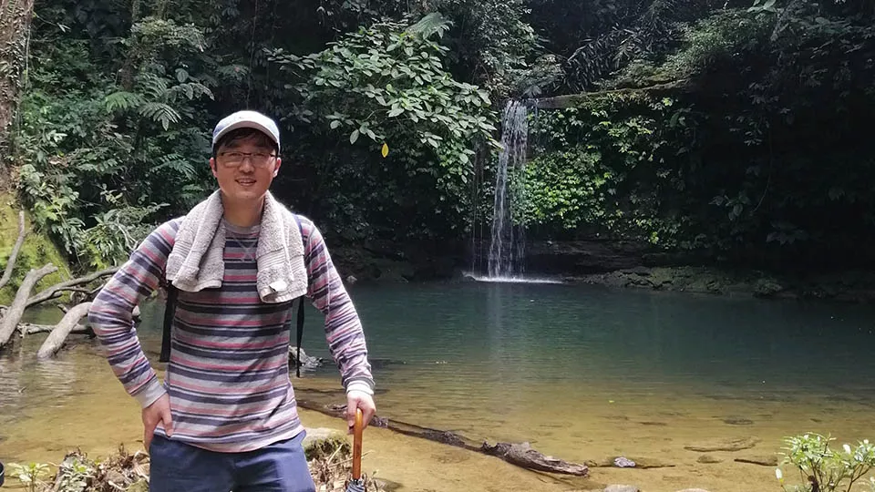 Illustration of Qingbing into the rainforest near a waterfall