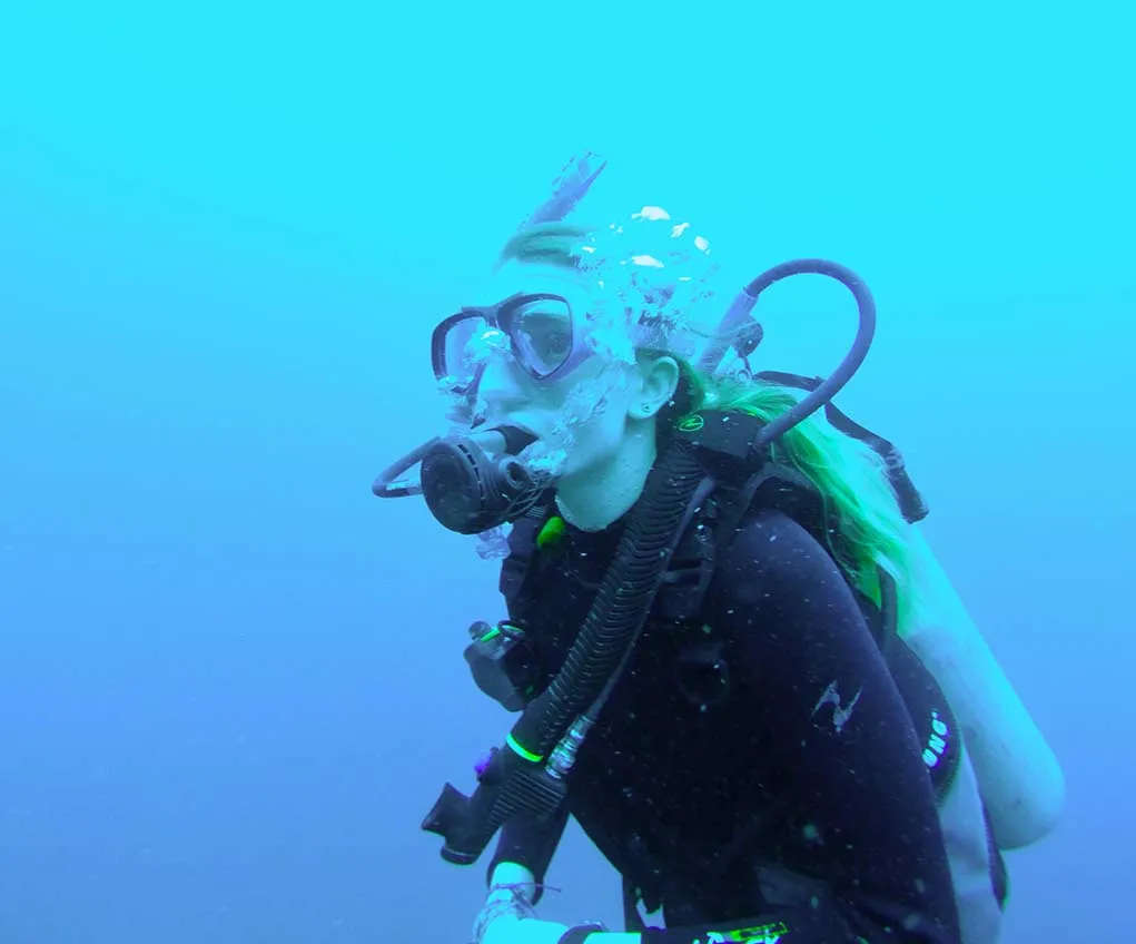 Image of Freya Seascop Scientist (working at Viridien) diving into the sea